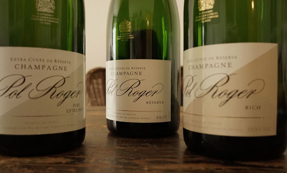 Es gibt drei Champagne aus dem Hause Pol Roger: Den Brut des Hauses, auch White Foil genannt, den Rich, einen halbtrockenen Champagner und schließlich Pure, ohne Dosage.